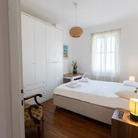Guesthost - Termini Classy With Terrace Apartmán *